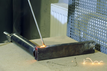 The ignition of the electric arc welding