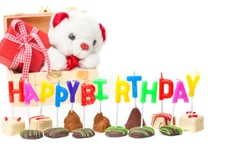 Fototapeta premium Happy Birthday, Geburtstagskerzen, Konfekt, Geschenk
