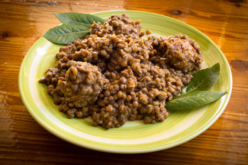 Lenticchie e salsiccia, cucina italiana