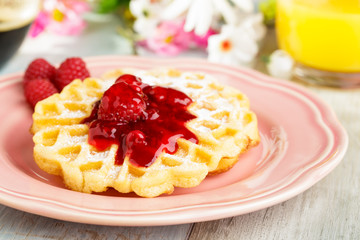 Waffles with currants - Waffeln mit roter Grütze
