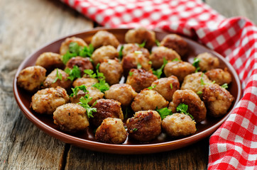 meatballs grilled with parsley