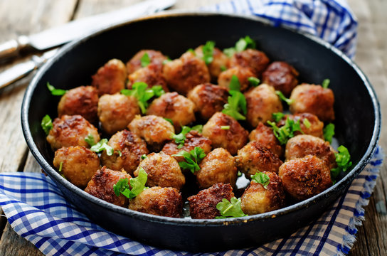 meatballs grilled with parsley