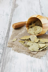 dried bay leaves