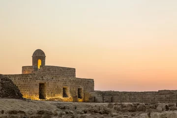 Foto auf Acrylglas Gründungsarbeit Old Bahrain Fort in Seef bei Sonnenuntergang