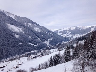 Fototapeta na wymiar skigebiet in den Alpen