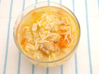 Hühnerbrühe