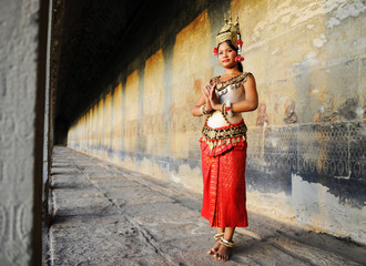 Obraz premium Cambodian Lady Alone Portrait Outfit Traditional Concept
