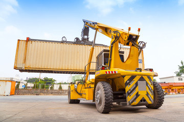 Obraz premium reach-stacker