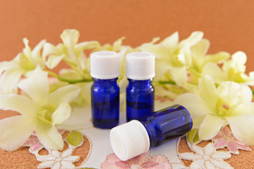 青いボトルのエッセンシャルオイル