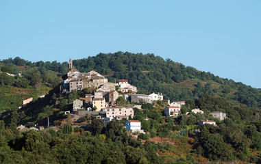 Fototapeta na wymiar Village de haute corse en casinca