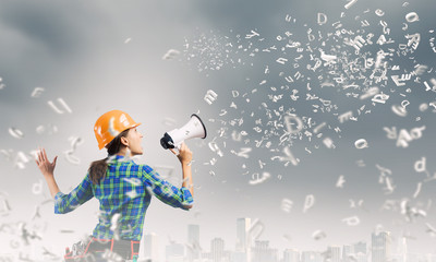 Naklejka premium Construction worker announcing something