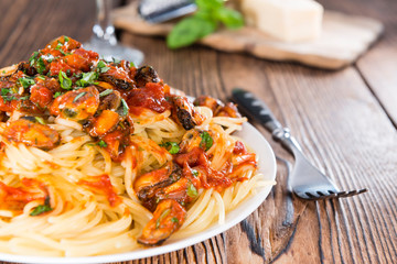 Pasta with Mussels and tomato sauce