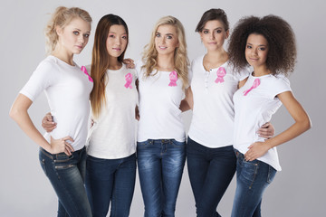 This women support the fight against breast cancer