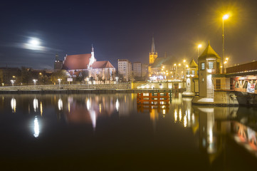Fototapeta na wymiar Nocna panorama Szczecina,most Długi,Katedra