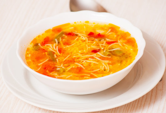 Fresh vegetable soup with noodles