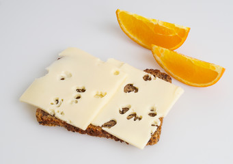 Crispy rye bread with cheese