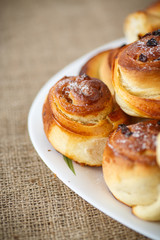 sweet rolls with raisins