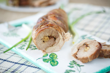 Roll meat with mushrooms