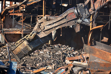 desmontando un edificio industrial