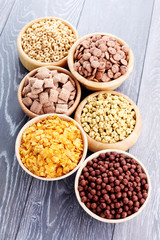 lots of cereals