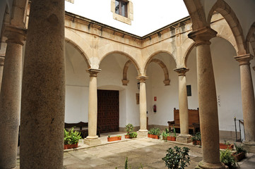 Fototapeta na wymiar Patio del Museo, Cáceres, Extremadura, España