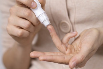 measuring the level of glucose in the blood with glucometer