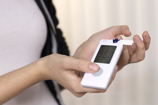 measuring the level of glucose in the blood glucometer