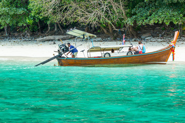 Naklejka na ściany i meble Traditional longtail boat in bay on Phi Phi Island, Krabi