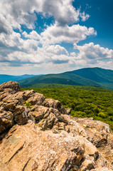 Fototapeta na wymiar View of the Blue Ridge Mountains from cliffs on South Marshall,