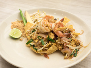 stir-fried rice noodles (Pad Thai)
