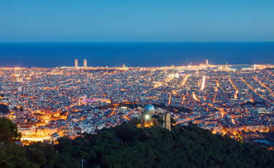 Fototapeta premium View over Barcelona from Mount Tibidabo at dawn