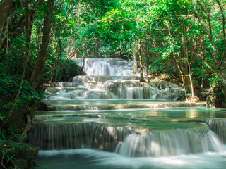 Panele Szklane Podświetlane  Wodospad w Parku Narodowym Huay Mae Khamin, Tajlandia