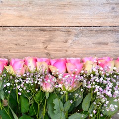 Glückwunschkarte - Rosen auf Holzuntergrund