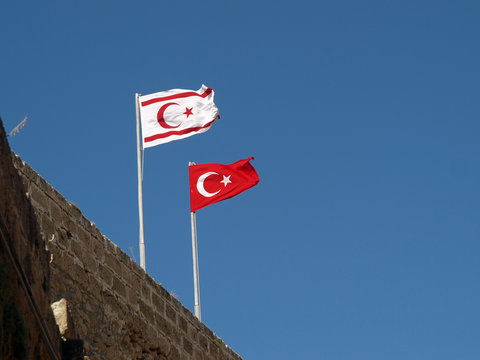 Flaggen T&uuml;rkei und T&uuml;rkische Republik Nordzypern