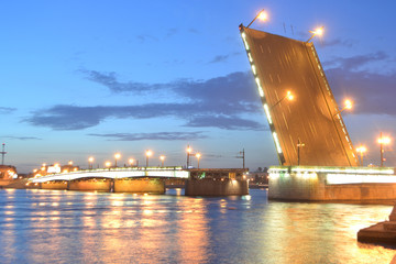 Fototapeta na wymiar Liteyny Bridge at night