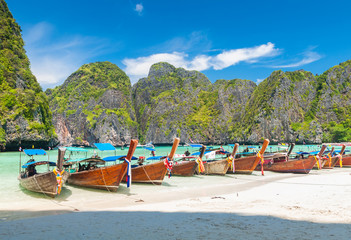 Fototapeta na wymiar boats at Maya bay Phi Phi Leh island, Thailand