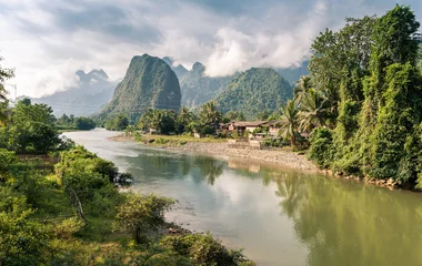 Wandcirkels tuinposter Landschap van Nam Song-rivier in Vang Vieng, Laos © worldwide_stock