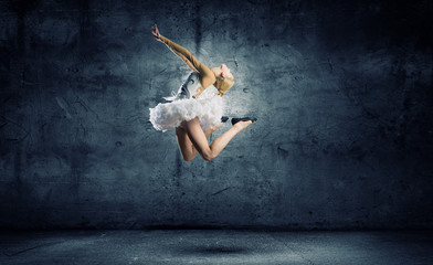 Fototapeta na wymiar Ballerina girl