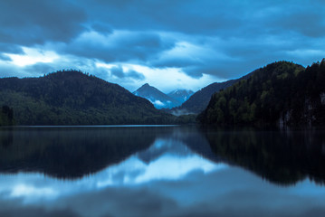 Fototapeta na wymiar Alpine landscape with reflection in the lake, Germany
