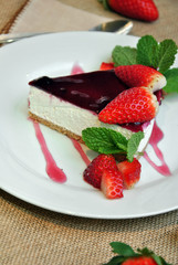 cheesecake with strawberries