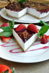 cheesecake with strawberries