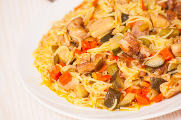 noodles with chicken and vegetables