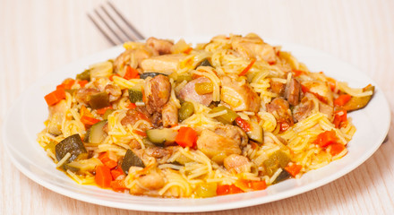 noodles with chicken and vegetables