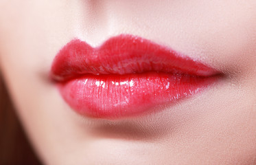 lips with red