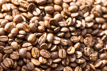 Frisch geröstete Kaffeebohnen
