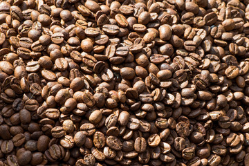 Frisch geröstete Kaffeebohnen