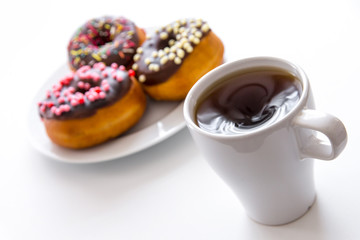Kaffee und Donuts