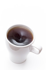 Kaffee in weißer Tasse