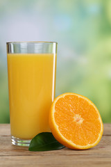 Orangen Saft mit Orange Frucht