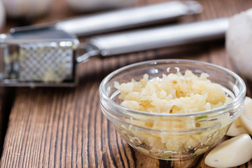 Garlic Press (with fresh Garlic)